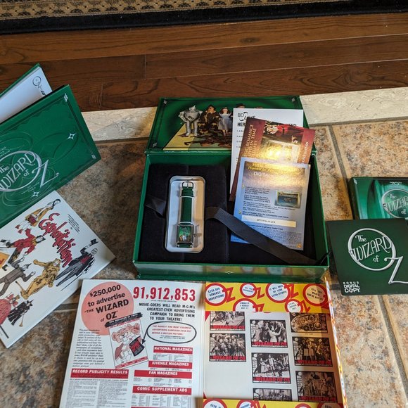 The Wizard of Oz 70th Anniversary Ultimate Collectors Edition # 112,907 Blu-Ray - Picture 9 of 10